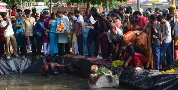 श्री गणेश उत्सव मंडल चौक की ओर से आयोजित लखनऊ का राजा चौक की ढोल नगाड़ों के साथ विसर्जन यात्रा श्री गणेश उत्सव मंडल चौक की ओर से आयोजित लखनऊ का राजा चौक की ढोल नगाड़ों के साथ विसर्जन यात्रा