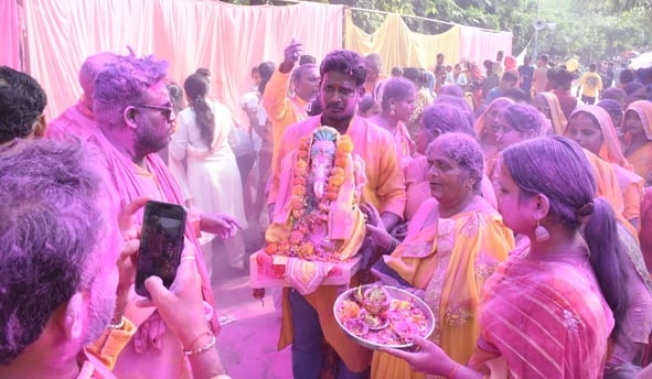 श्री गणेश उत्सव मंडल चौक की ओर से आयोजित लखनऊ का राजा चौक की ढोल नगाड़ों के साथ विसर्जन यात्रा श्री गणेश उत्सव मंडल चौक की ओर से आयोजित लखनऊ का राजा चौक की ढोल नगाड़ों के साथ विसर्जन यात्रा