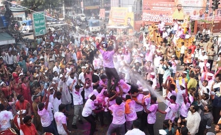 श्री गणेश उत्सव मंडल चौक की ओर से आयोजित लखनऊ का राजा चौक की ढोल नगाड़ों के साथ विसर्जन यात्रा श्री गणेश उत्सव मंडल चौक की ओर से आयोजित लखनऊ का राजा चौक की ढोल नगाड़ों के साथ विसर्जन यात्रा
