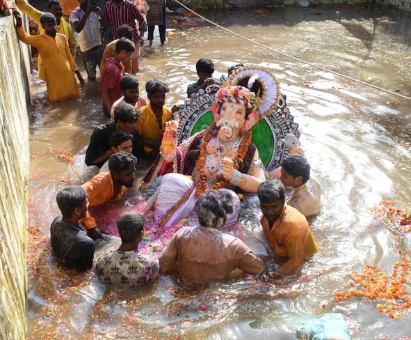 श्री गणेश उत्सव मंडल चौक की ओर से आयोजित लखनऊ का राजा चौक की ढोल नगाड़ों के साथ विसर्जन यात्रा श्री गणेश उत्सव मंडल चौक की ओर से आयोजित लखनऊ का राजा चौक की ढोल नगाड़ों के साथ विसर्जन यात्रा