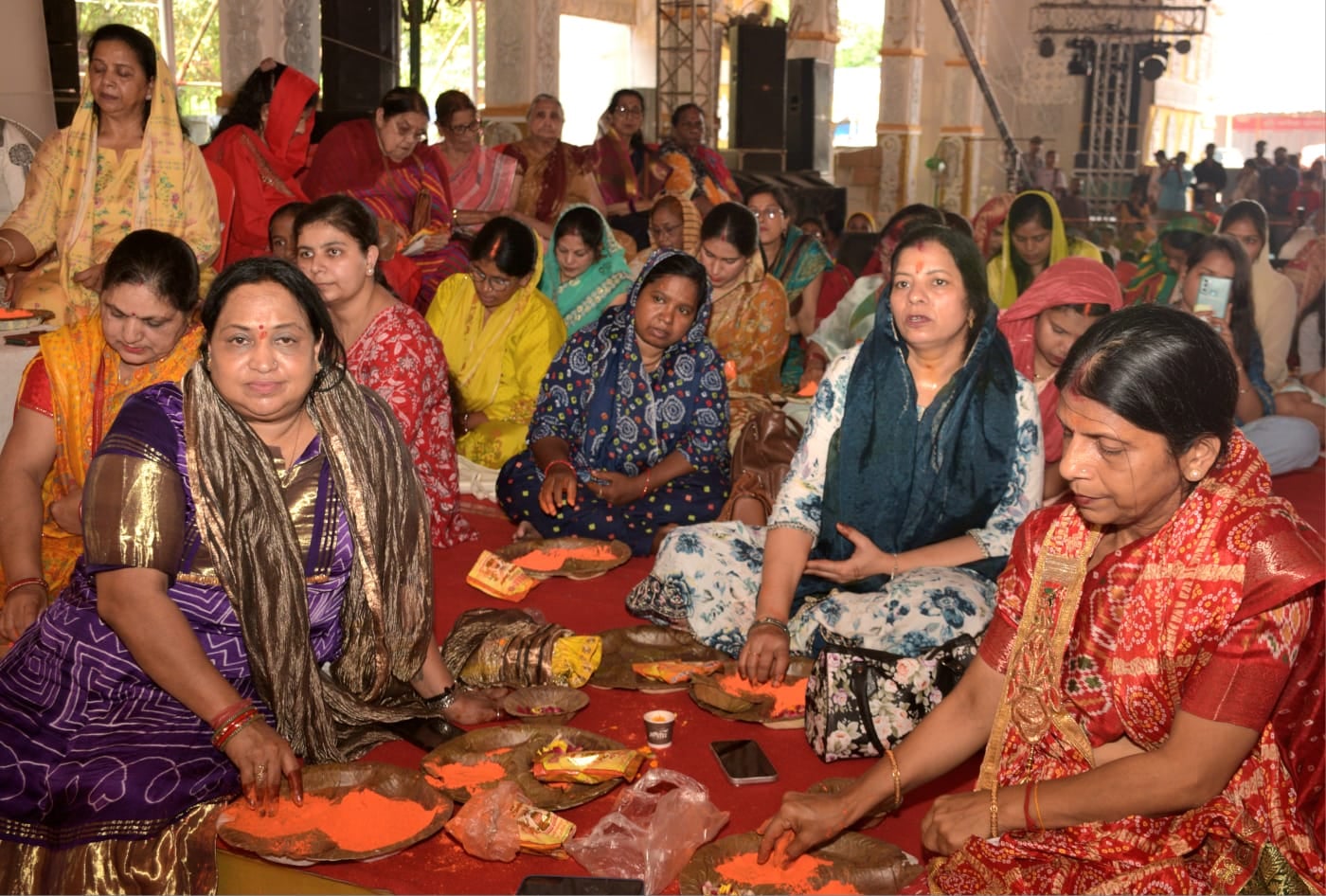 श्री गणेश उत्सव मंडल चौक की ओर से आयोजित लखनऊ का राजा चौक की ढोल नगाड़ों के साथ विसर्जन यात्रा श्री गणेश उत्सव मंडल चौक की ओर से आयोजित लखनऊ का राजा चौक की ढोल नगाड़ों के साथ विसर्जन यात्रा