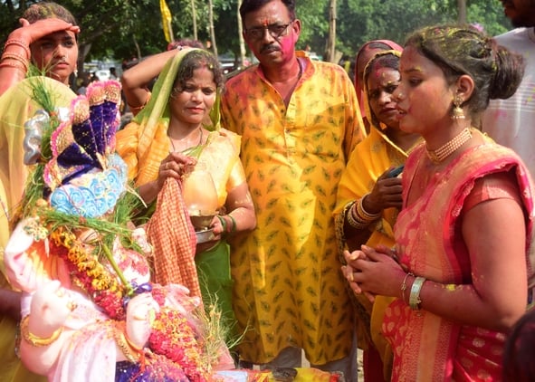श्री गणेश उत्सव मंडल चौक की ओर से आयोजित लखनऊ का राजा चौक की ढोल नगाड़ों के साथ विसर्जन यात्रा श्री गणेश उत्सव मंडल चौक की ओर से आयोजित लखनऊ का राजा चौक की ढोल नगाड़ों के साथ विसर्जन यात्रा