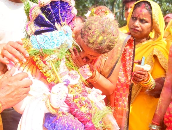 श्री गणेश उत्सव मंडल चौक की ओर से आयोजित लखनऊ का राजा चौक की ढोल नगाड़ों के साथ विसर्जन यात्रा श्री गणेश उत्सव मंडल चौक की ओर से आयोजित लखनऊ का राजा चौक की ढोल नगाड़ों के साथ विसर्जन यात्रा