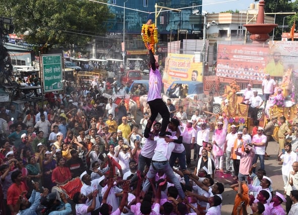 श्री गणेश उत्सव मंडल चौक की ओर से आयोजित लखनऊ का राजा चौक की ढोल नगाड़ों के साथ विसर्जन यात्रा श्री गणेश उत्सव मंडल चौक की ओर से आयोजित लखनऊ का राजा चौक की ढोल नगाड़ों के साथ विसर्जन यात्रा