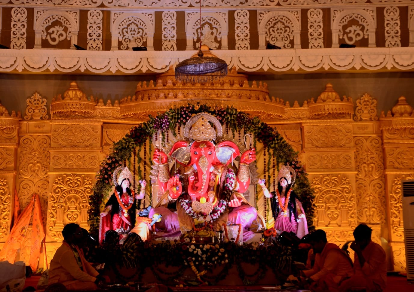 श्री गणेश उत्सव मंडल चौक की ओर से आयोजित लखनऊ का राजा चौक की ढोल नगाड़ों के साथ विसर्जन यात्रा श्री गणेश उत्सव मंडल चौक की ओर से आयोजित लखनऊ का राजा चौक की ढोल नगाड़ों के साथ विसर्जन यात्रा