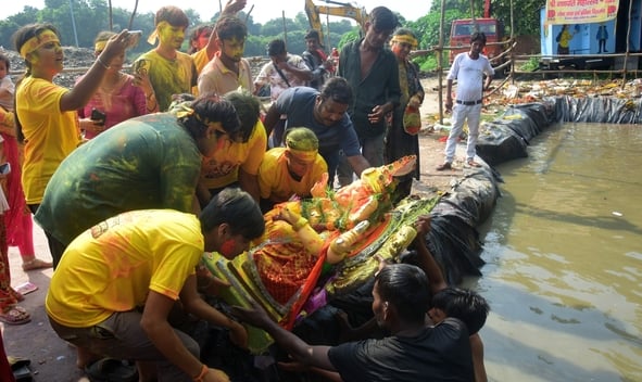 श्री गणेश उत्सव मंडल चौक की ओर से आयोजित लखनऊ का राजा चौक की ढोल नगाड़ों के साथ विसर्जन यात्रा श्री गणेश उत्सव मंडल चौक की ओर से आयोजित लखनऊ का राजा चौक की ढोल नगाड़ों के साथ विसर्जन यात्रा