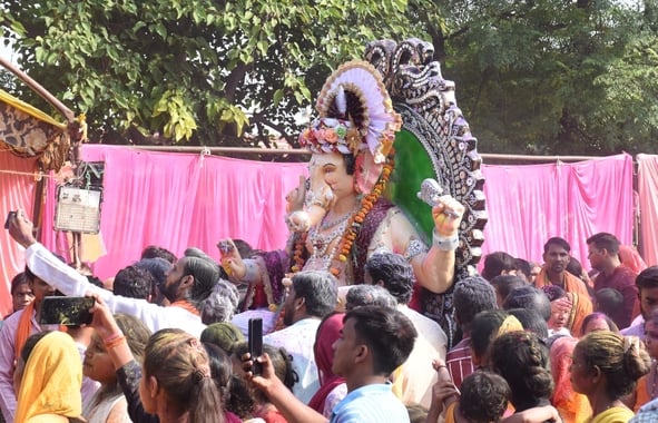 श्री गणेश उत्सव मंडल चौक की ओर से आयोजित लखनऊ का राजा चौक की ढोल नगाड़ों के साथ विसर्जन यात्रा श्री गणेश उत्सव मंडल चौक की ओर से आयोजित लखनऊ का राजा चौक की ढोल नगाड़ों के साथ विसर्जन यात्रा