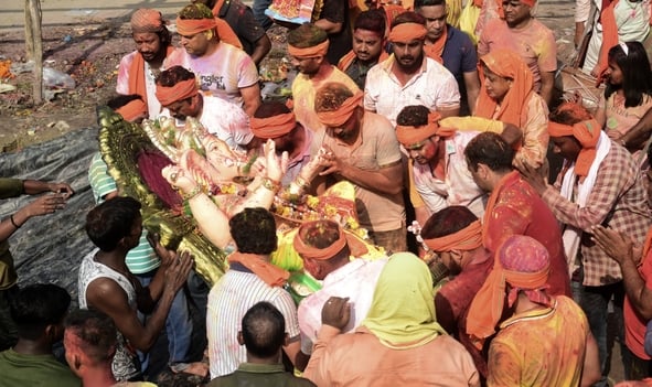 श्री गणेश उत्सव मंडल चौक की ओर से आयोजित लखनऊ का राजा चौक की ढोल नगाड़ों के साथ विसर्जन यात्रा श्री गणेश उत्सव मंडल चौक की ओर से आयोजित लखनऊ का राजा चौक की ढोल नगाड़ों के साथ विसर्जन यात्रा