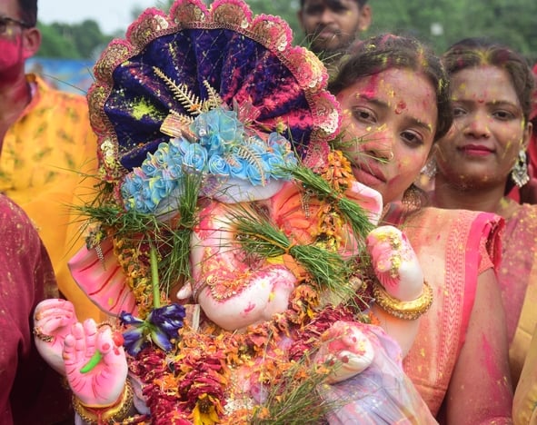श्री गणेश उत्सव मंडल चौक की ओर से आयोजित लखनऊ का राजा चौक की ढोल नगाड़ों के साथ विसर्जन यात्रा श्री गणेश उत्सव मंडल चौक की ओर से आयोजित लखनऊ का राजा चौक की ढोल नगाड़ों के साथ विसर्जन यात्रा