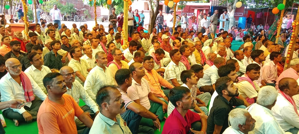 श्रृंग्वेरपुर धाम के परमहंस स्वामी अड़गड़ानंद महाराज के कार्यक्रम की फोटो