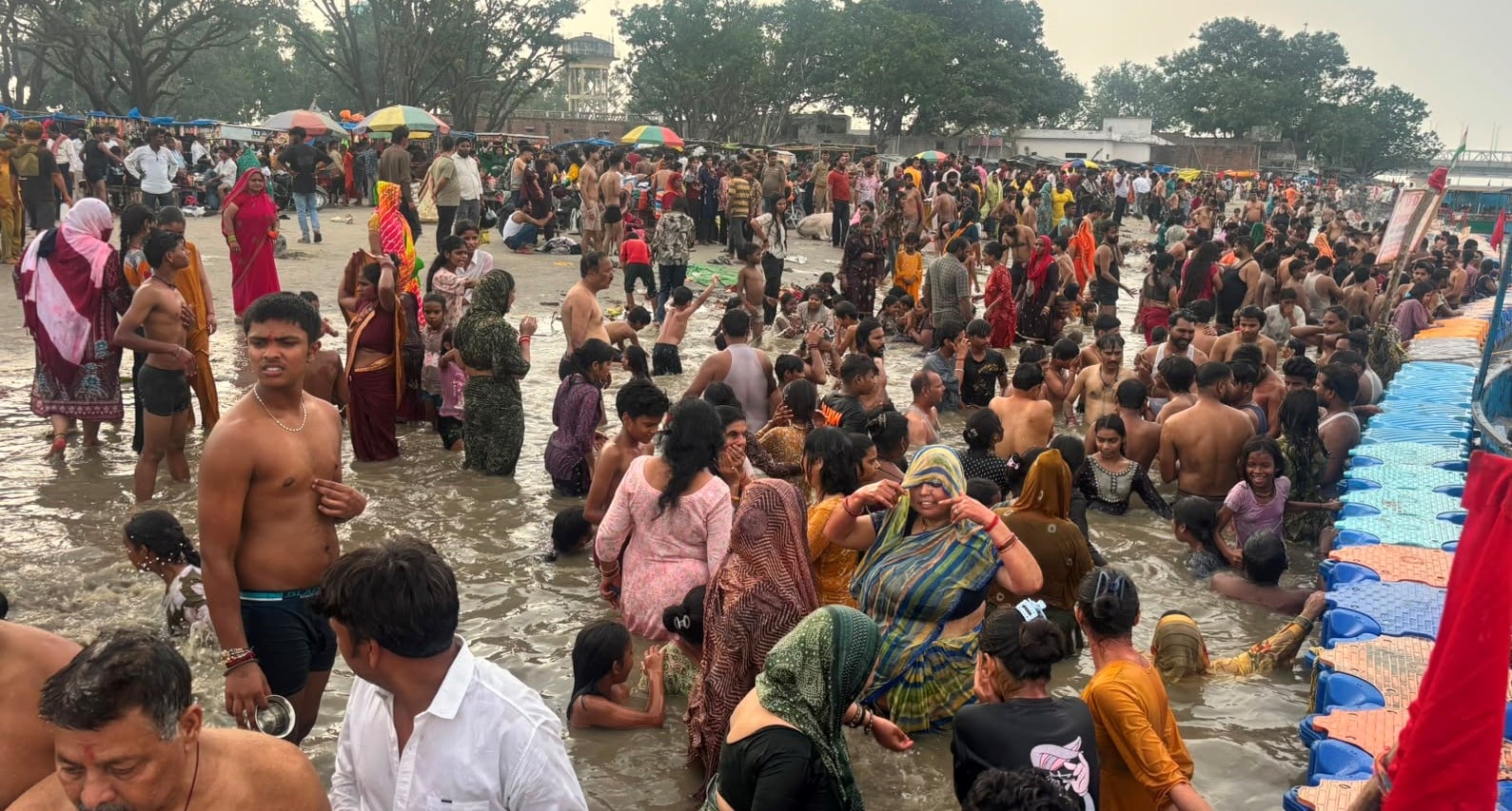 वजीरगंज में गणेश विसर्जन यात्रा निकालते श्रद्धालु। संवाद वजीरगंज में गणेश विसर्जन यात्रा निकालते श्रद्धालु। संवाद