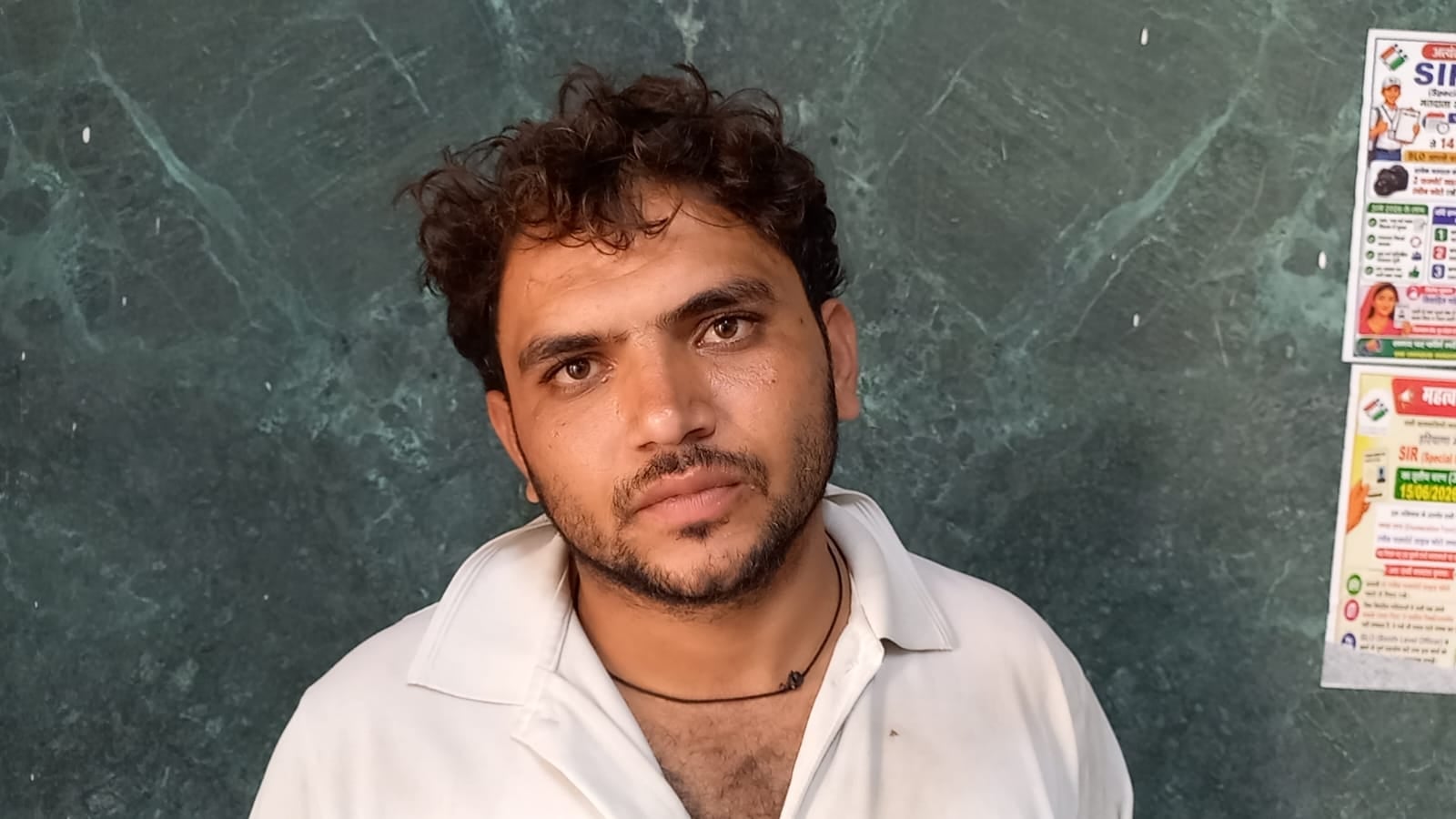 22jjrp10- लघु सचिवालय में फसल पंजीकरण के लिए लगी किसानों की भीड़। संवाद