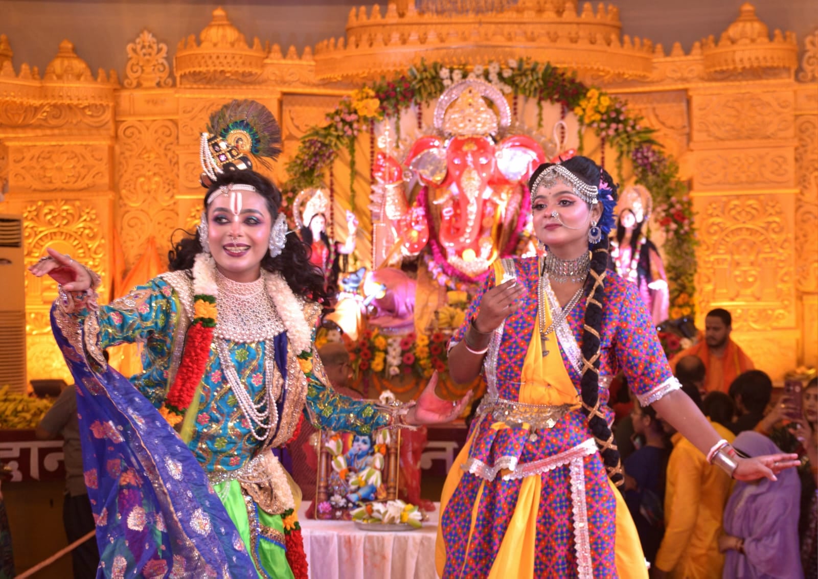 भजनों-झांकियों से सजा गणपति का दरबार भजनों-झांकियों से सजा गणपति का दरबार