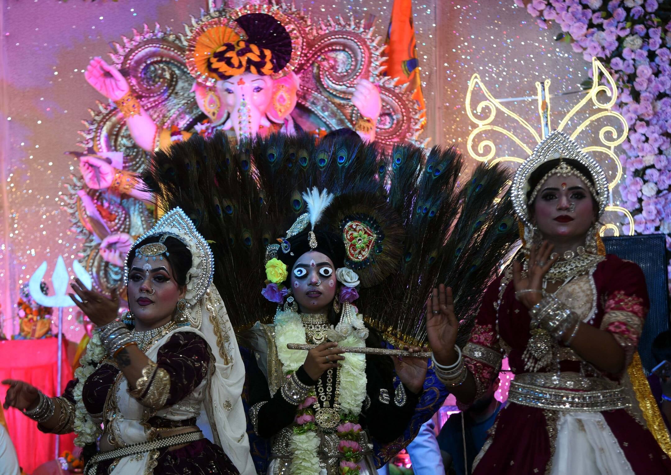 भजनों-झांकियों से सजा गणपति का दरबार भजनों-झांकियों से सजा गणपति का दरबार
