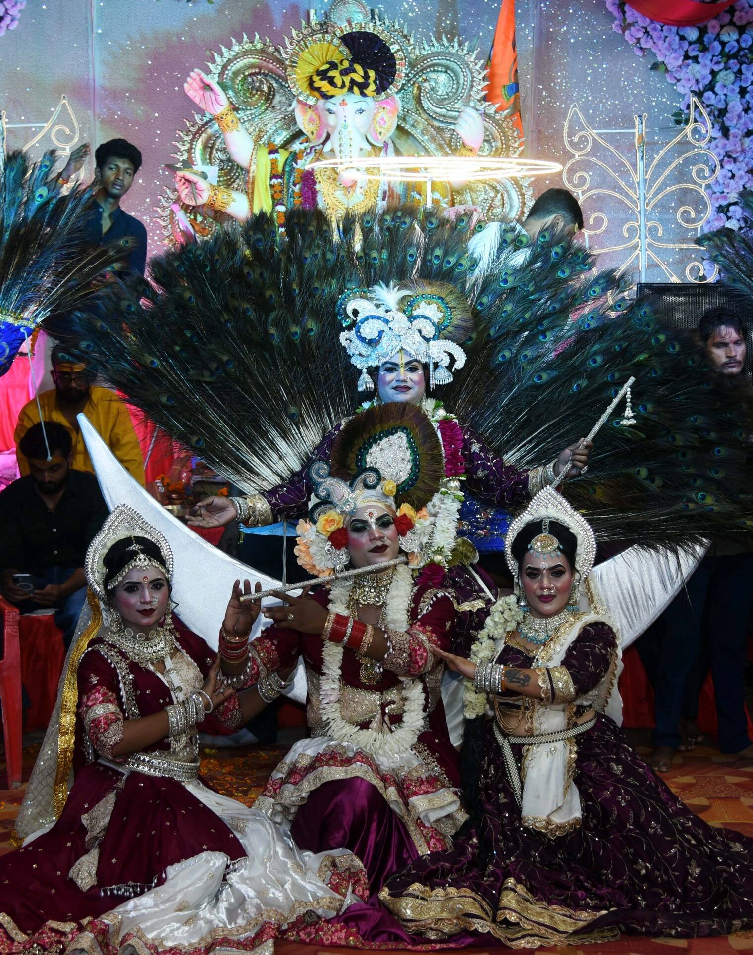 भजनों-झांकियों से सजा गणपति का दरबार भजनों-झांकियों से सजा गणपति का दरबार
