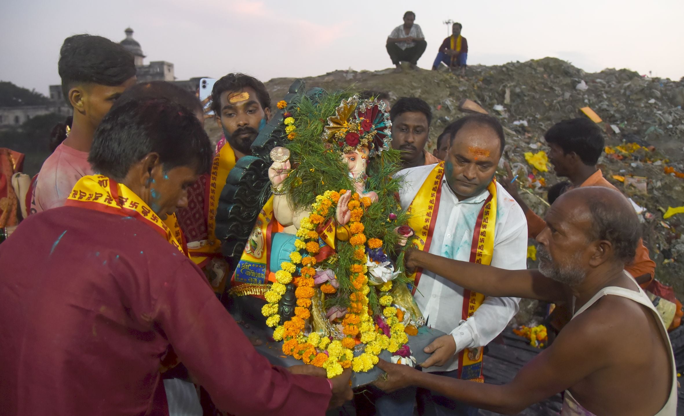 भजनों-झांकियों से सजा गणपति का दरबार भजनों-झांकियों से सजा गणपति का दरबार