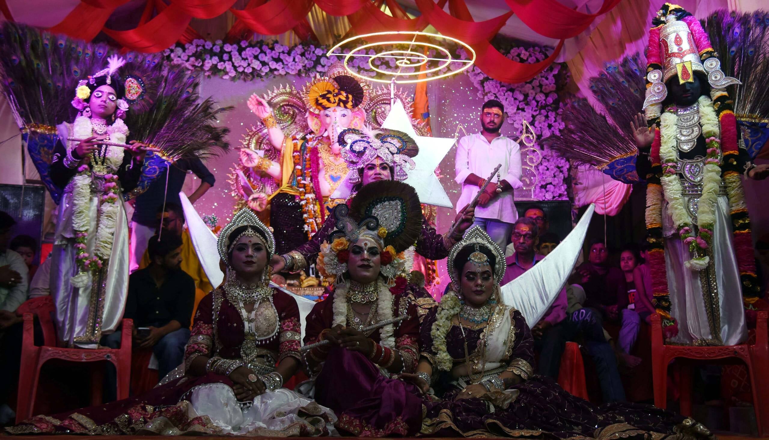भजनों-झांकियों से सजा गणपति का दरबार भजनों-झांकियों से सजा गणपति का दरबार