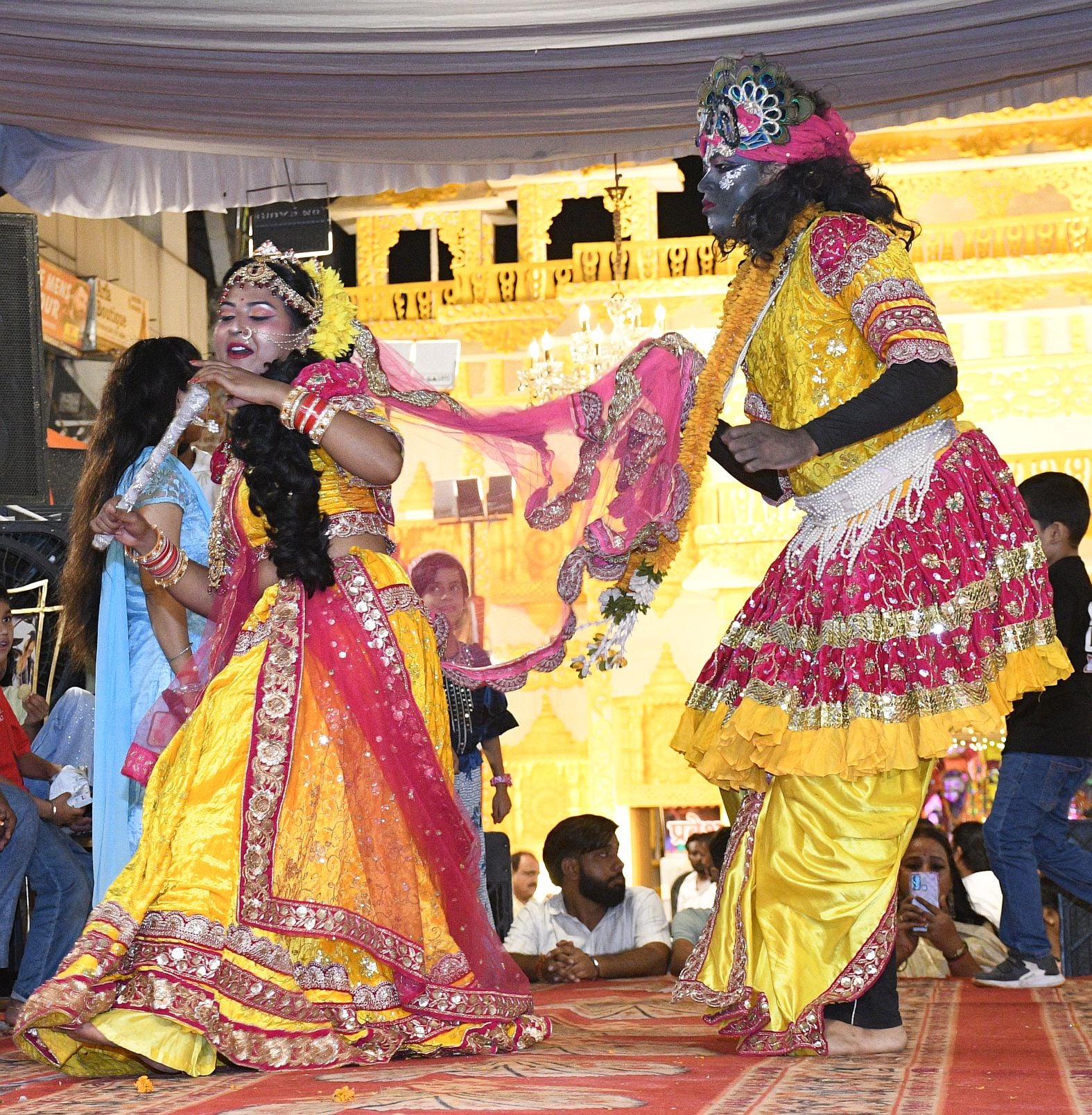 भजनों-झांकियों से सजा गणपति का दरबार भजनों-झांकियों से सजा गणपति का दरबार