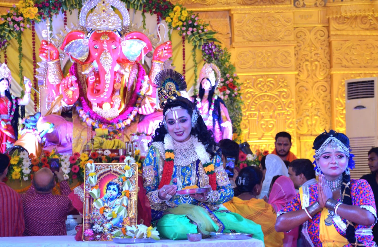 भजनों-झांकियों से सजा गणपति का दरबार भजनों-झांकियों से सजा गणपति का दरबार