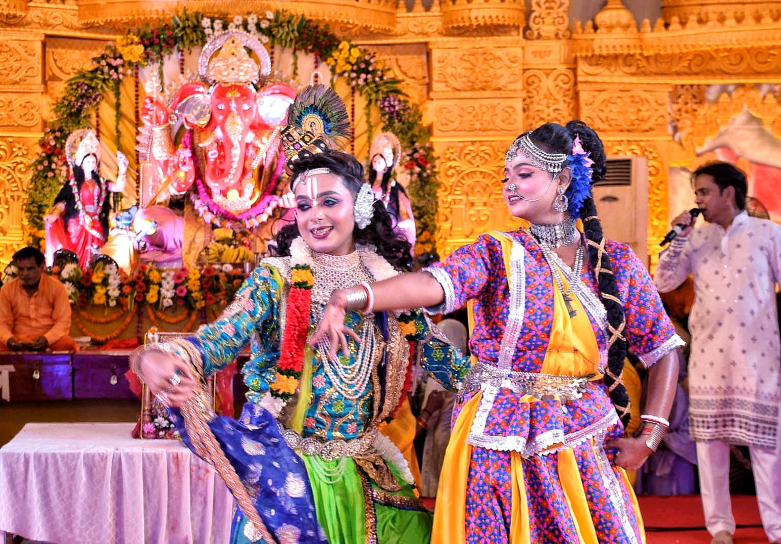 भजनों-झांकियों से सजा गणपति का दरबार भजनों-झांकियों से सजा गणपति का दरबार