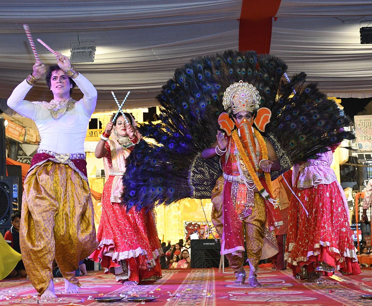 भजनों-झांकियों से सजा गणपति का दरबार भजनों-झांकियों से सजा गणपति का दरबार
