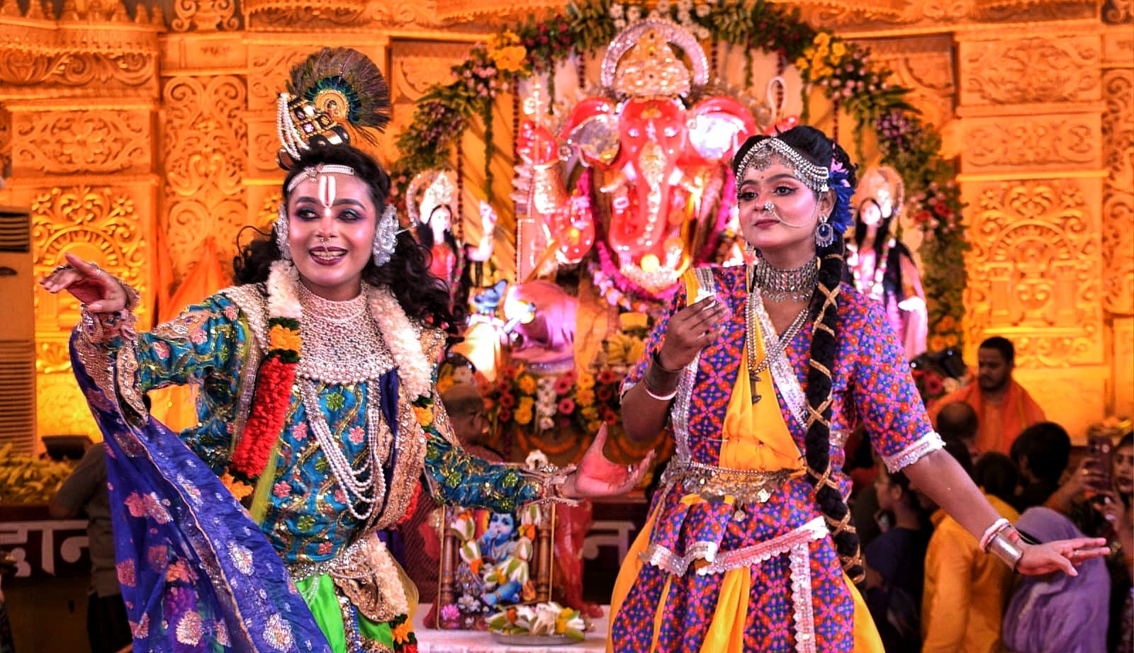भजनों-झांकियों से सजा गणपति का दरबार भजनों-झांकियों से सजा गणपति का दरबार