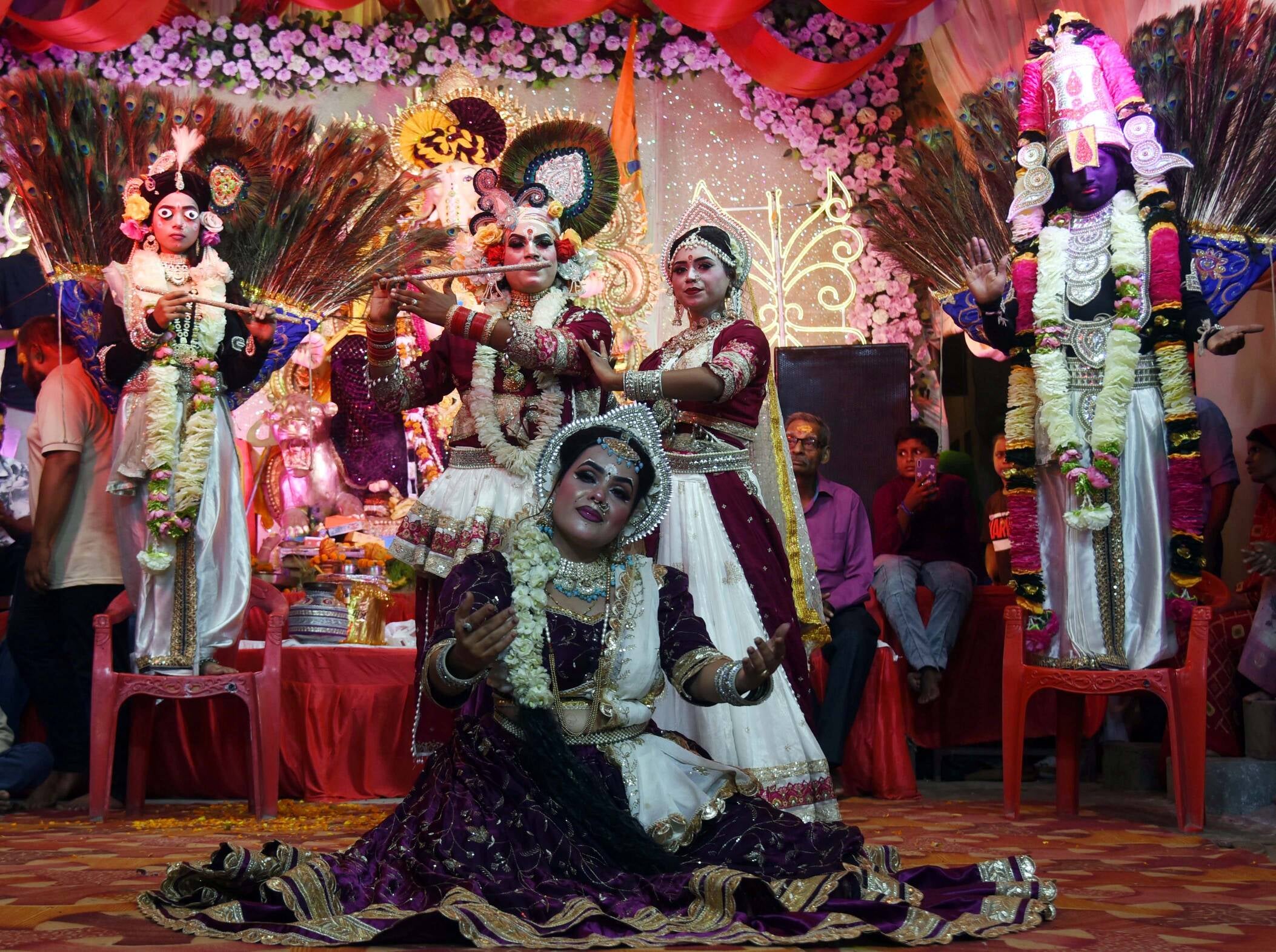 भजनों-झांकियों से सजा गणपति का दरबार भजनों-झांकियों से सजा गणपति का दरबार