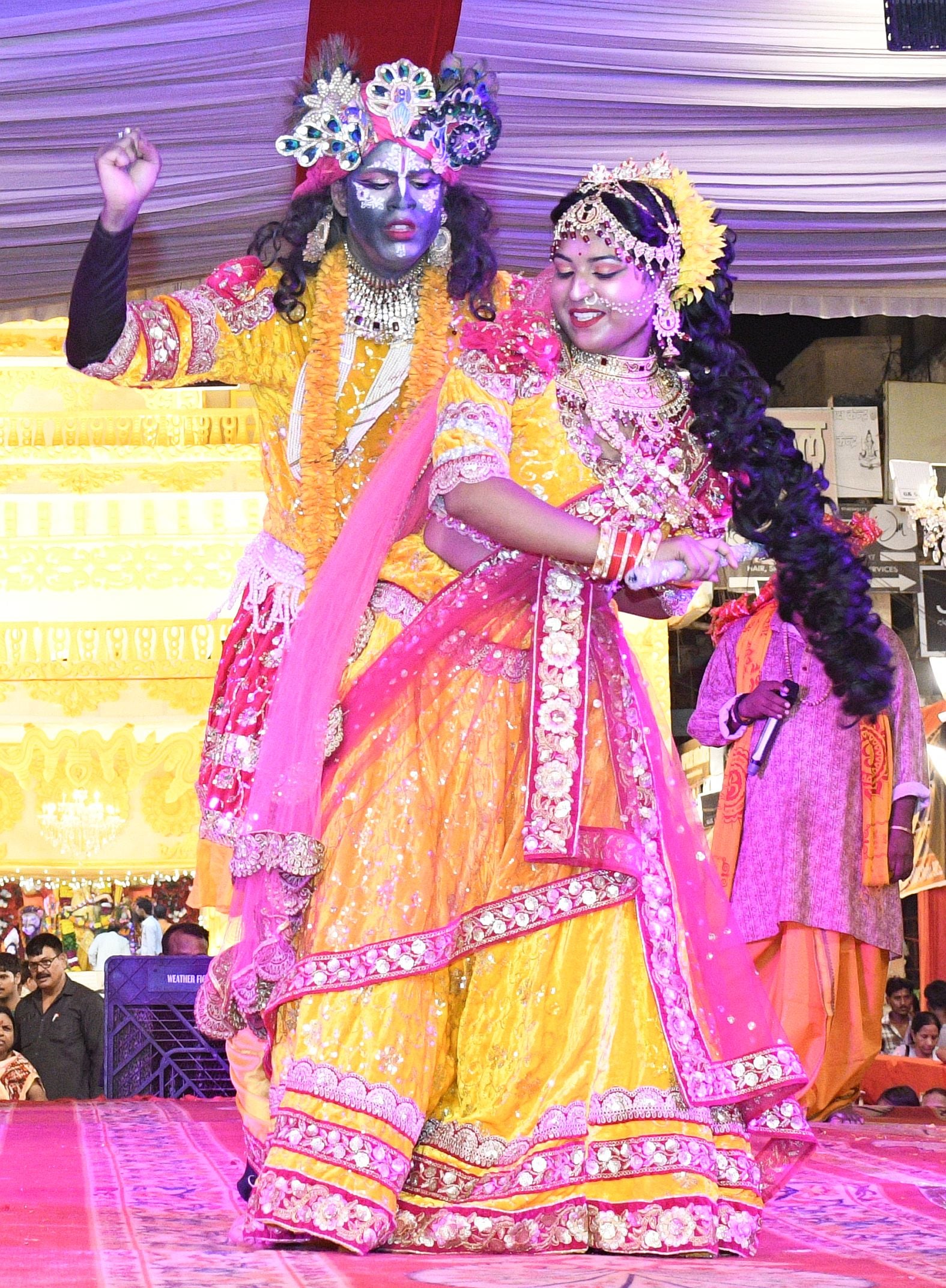 भजनों-झांकियों से सजा गणपति का दरबार भजनों-झांकियों से सजा गणपति का दरबार