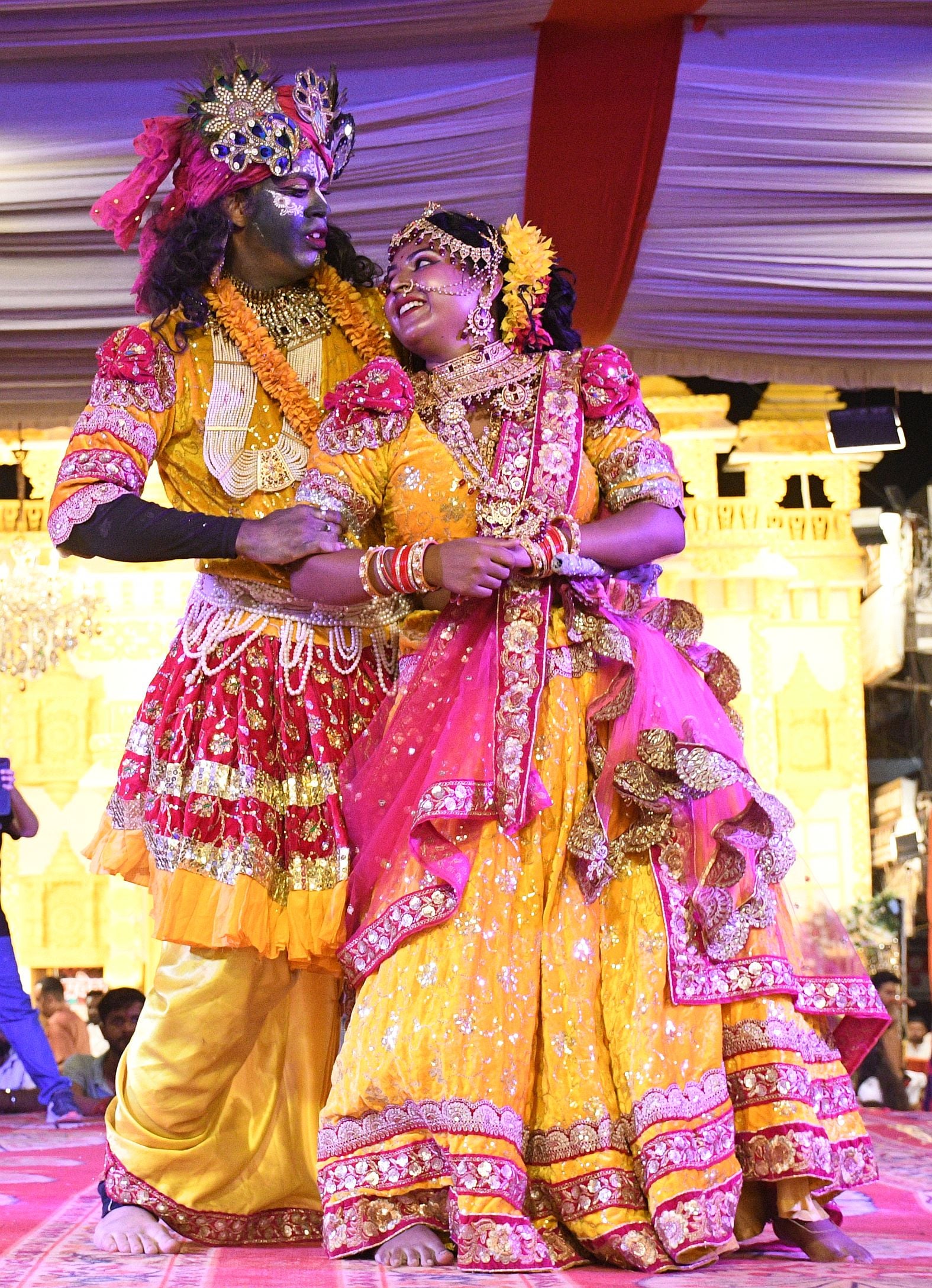 भजनों-झांकियों से सजा गणपति का दरबार भजनों-झांकियों से सजा गणपति का दरबार