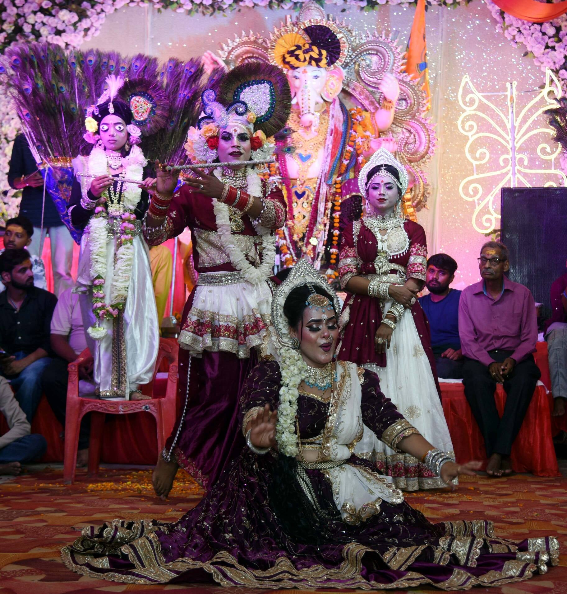 भजनों-झांकियों से सजा गणपति का दरबार भजनों-झांकियों से सजा गणपति का दरबार