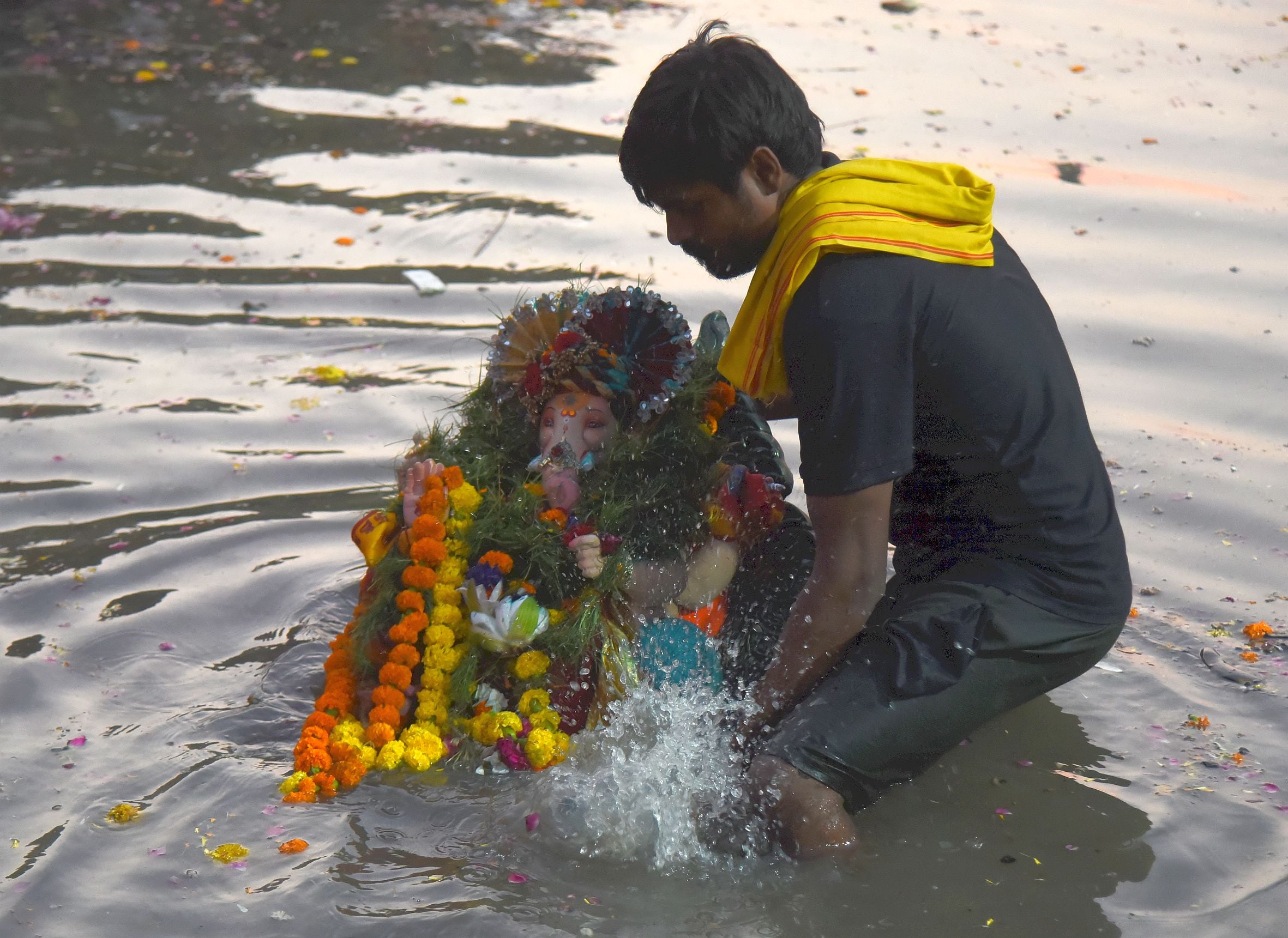 भजनों-झांकियों से सजा गणपति का दरबार भजनों-झांकियों से सजा गणपति का दरबार