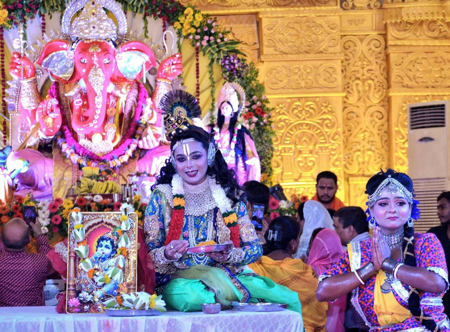 भजनों-झांकियों से सजा गणपति का दरबार भजनों-झांकियों से सजा गणपति का दरबार