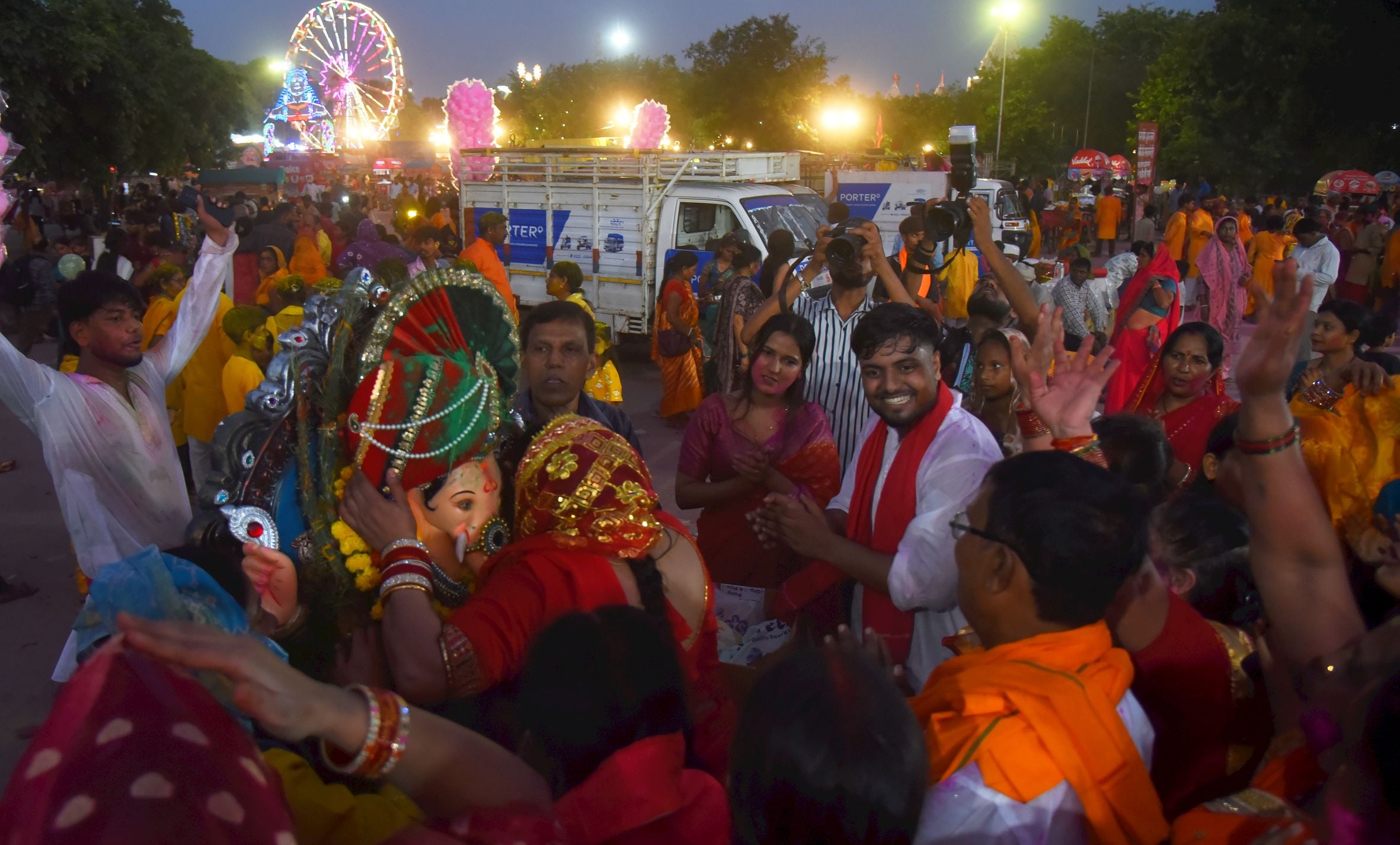 भजनों-झांकियों से सजा गणपति का दरबार भजनों-झांकियों से सजा गणपति का दरबार