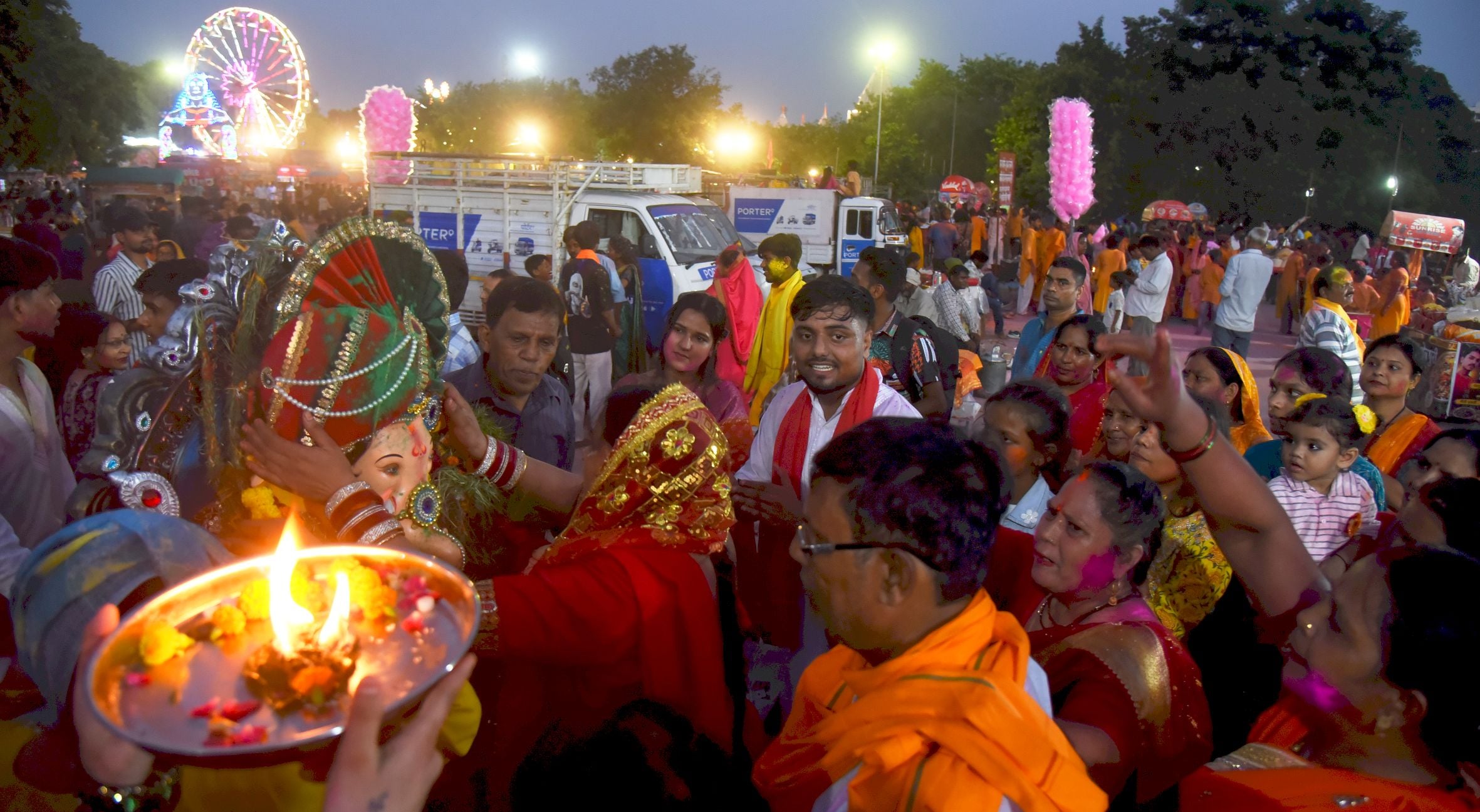 भजनों-झांकियों से सजा गणपति का दरबार भजनों-झांकियों से सजा गणपति का दरबार
