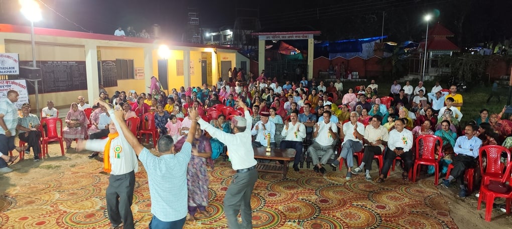 बड़गांव में आयोजित पज्याल जख मेले की अंतिम संध्या में उपस्थित लोग। स्रोत: जागरूक पाठक। बड़गांव में आयोजित पज्याल जख मेले की अंतिम संध्या में उपस्थित लोग। स्रोत: जागरूक पाठक।