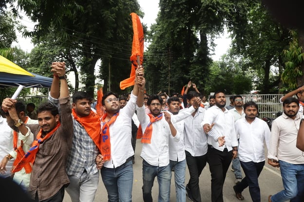 छात्र समस्याओं पर एबीवीपी ने घेरा कुलपति कार्यालय छात्र समस्याओं पर एबीवीपी ने घेरा कुलपति कार्यालय