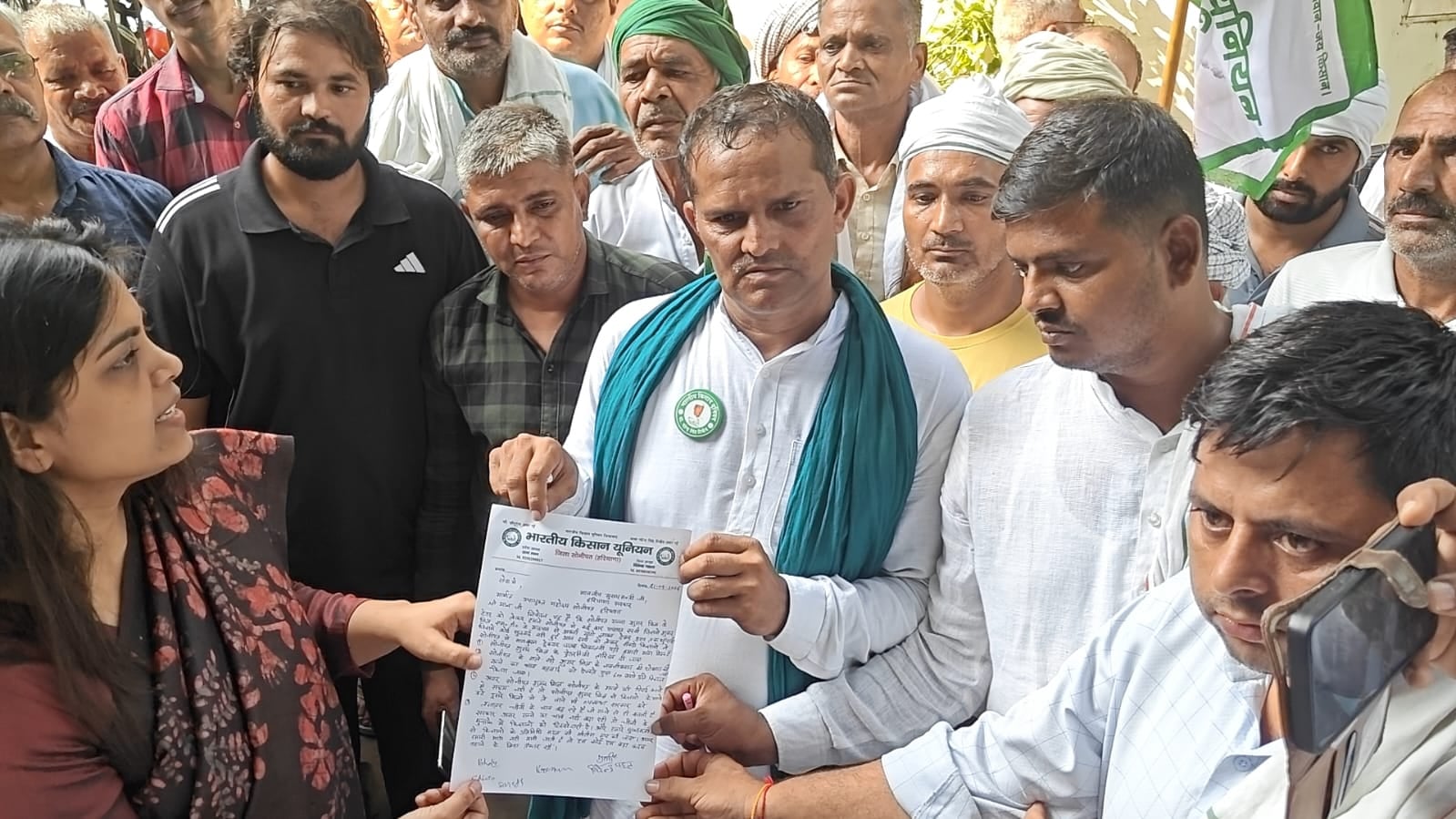 फोटो: सोनीपत में ट्रैक्टर मार्च निकालकर लघु सचिवालय जाते किसान। संवाद फोटो: सोनीपत में ट्रैक्टर मार्च निकालकर लघु सचिवालय जाते किसान। संवाद