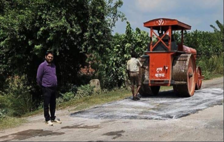 गोंडा में दुरुस्त कराई जा रहीं सड़कें। संवाद गोंडा में दुरुस्त कराई जा रहीं सड़कें। संवाद