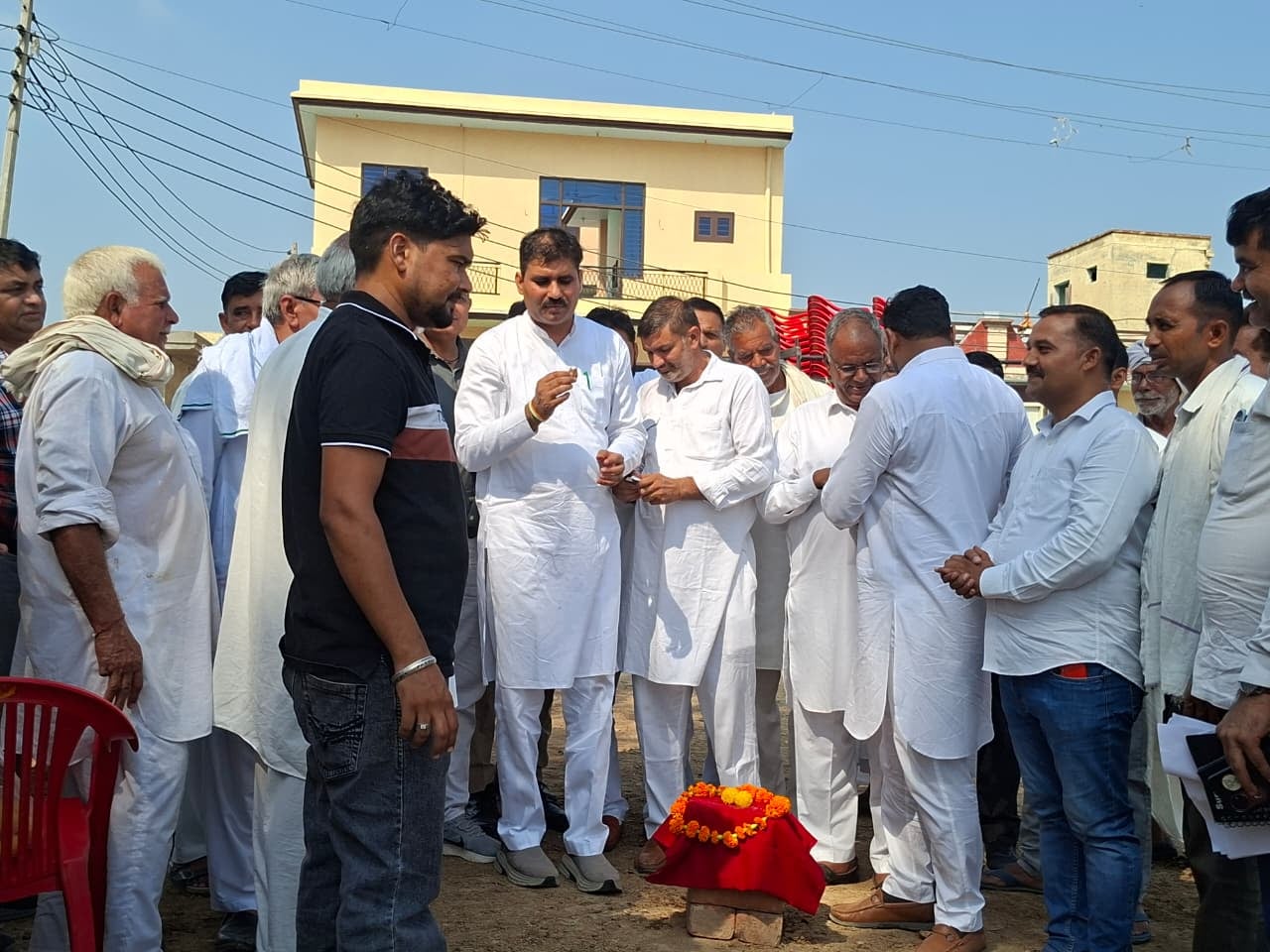 पूंडरी में विकास कार्यों का शिलान्यास करते विधायक। विज्ञप्ति पूंडरी में विकास कार्यों का शिलान्यास करते विधायक। विज्ञप्ति