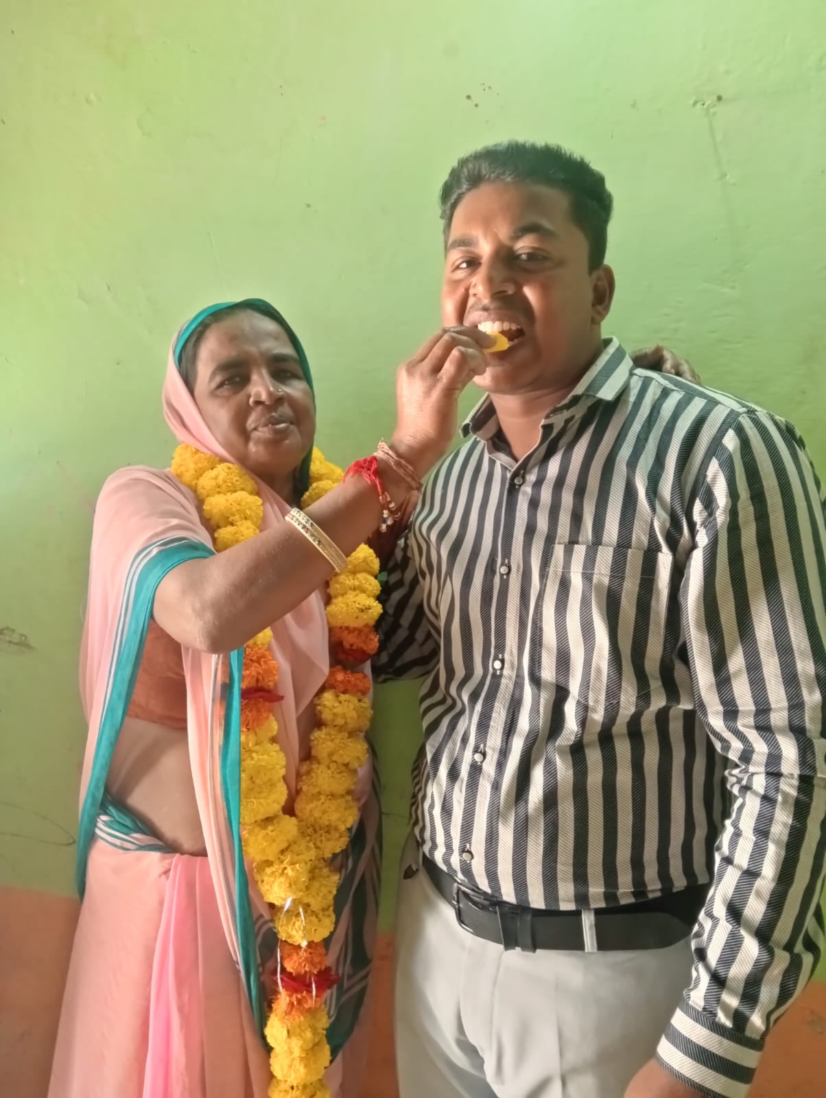 परिवार ने किया स्वागत परिवार ने किया स्वागत