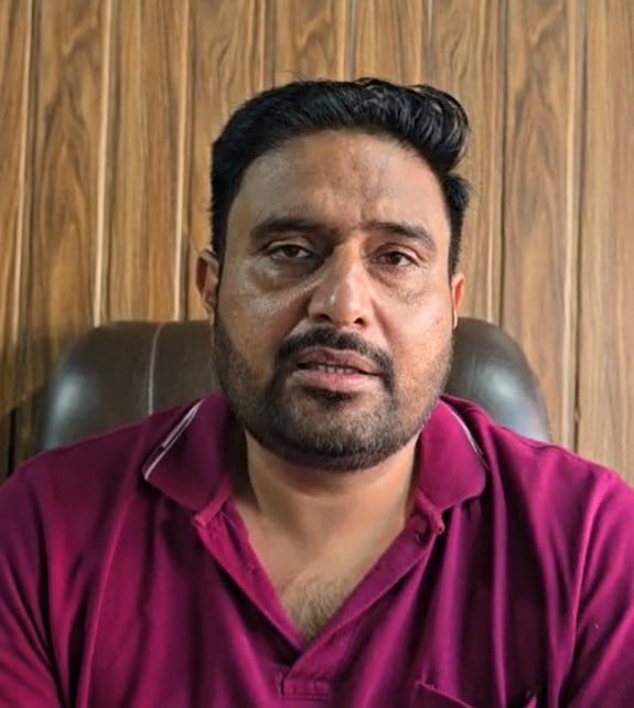 पेट्रोल पंपों पर लगाए जाने वाले बैनर। संवाद