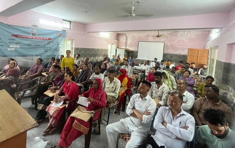 पांवटा साहिब विकास खंड की अजोली पंचायत म तीन दिवसीय विशेष कार्यक्रम में आपदा से बचाव बारे बतात पांवटा साहिब विकास खंड की अजोली पंचायत म तीन दिवसीय विशेष कार्यक्रम में आपदा से बचाव बारे बतात