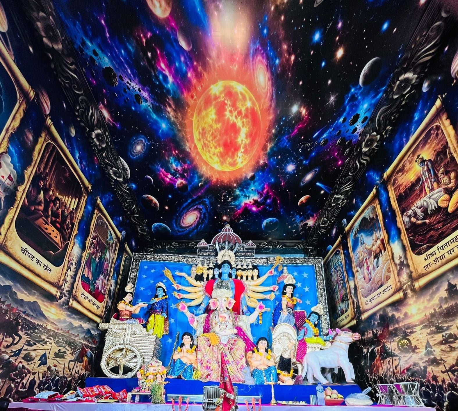 शहर के गुरु नानक देव मार्ग स्थित गणेश पंडाल के पास डांडिया नृत्य करतीं महिलाएं। स्रोत-आयोजक शहर के गुरु नानक देव मार्ग स्थित गणेश पंडाल के पास डांडिया नृत्य करतीं महिलाएं। स्रोत-आयोजक