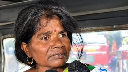 टावर पर चढ़ी महिला