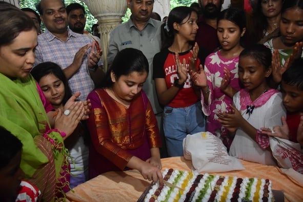 बेटी के साथ चिड़ियाघर पहुंचीं अपर्णा यादव। बेटी के साथ चिड़ियाघर पहुंचीं अपर्णा यादव।