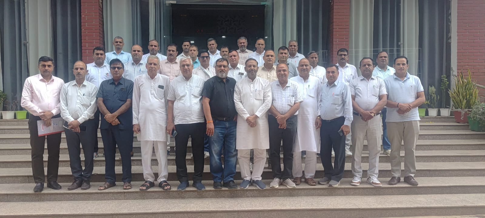 बैठक में भाग लेते निजी स्कूल संचालक। विज्ञप्ति बैठक में भाग लेते निजी स्कूल संचालक। विज्ञप्ति