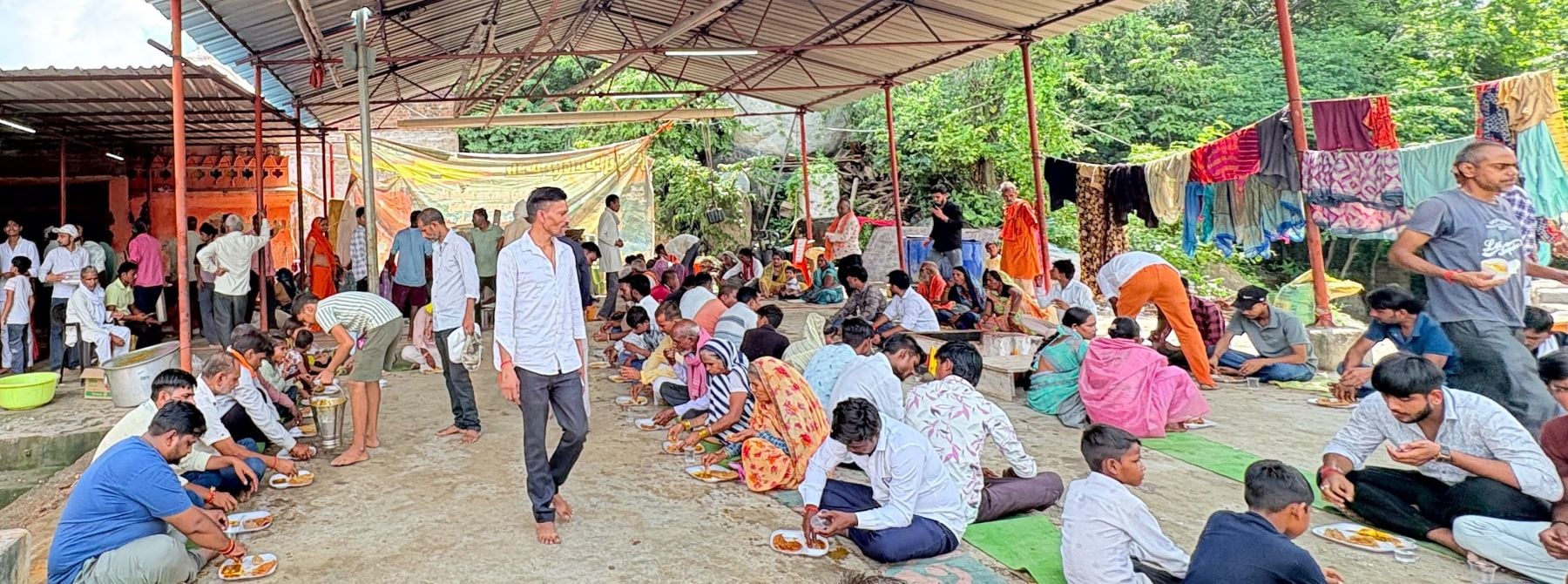 फोटो 22 एमएएचपी 19 परिचय-महोबा शहर के कीरत सागर तट पर गणेश प्रतिमा विसर्जित करने पहुंचीं महिलाए फोटो 22 एमएएचपी 19 परिचय-महोबा शहर के कीरत सागर तट पर गणेश प्रतिमा विसर्जित करने पहुंचीं महिलाए