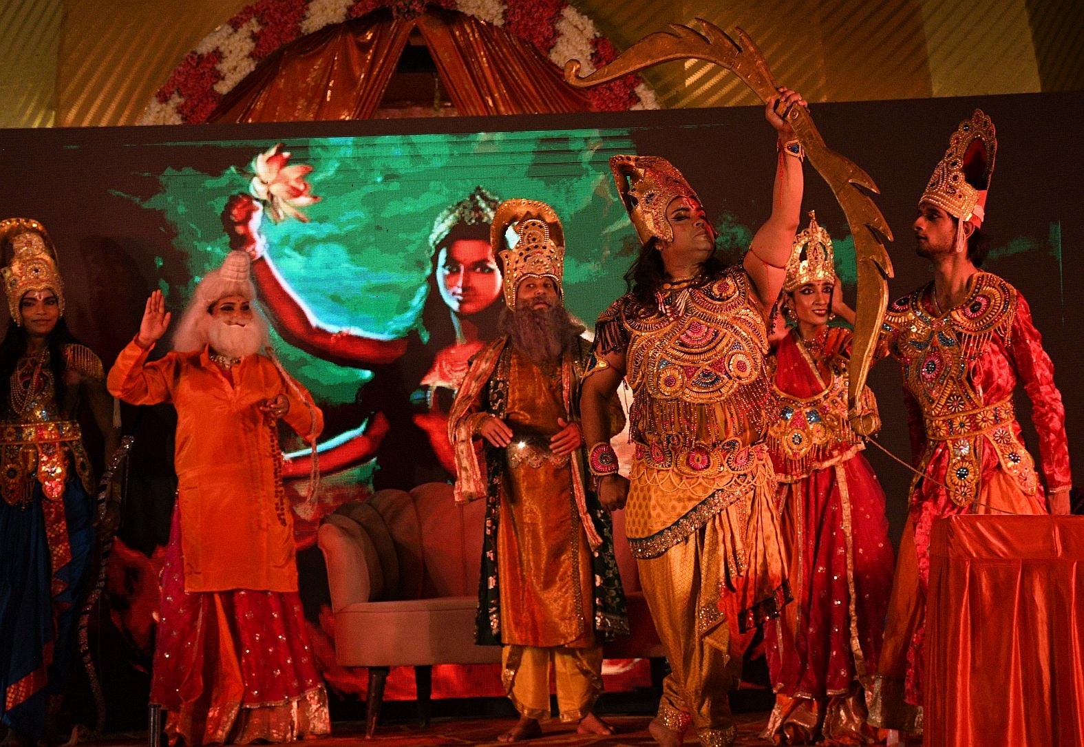 पेपर मिल कॉलोनी स्थित अक्षयवर मल्ल पार्क में गणपति के दरबार में अनुज अर्जुन मिश्रा डांस कंपनी क पेपर मिल कॉलोनी स्थित अक्षयवर मल्ल पार्क में गणपति के दरबार में अनुज अर्जुन मिश्रा डांस कंपनी क