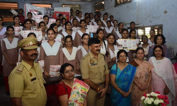 पेपर मिल कॉलोनी स्थित अक्षयवर मल्ल पार्क में गणपति के दरबार में अनुज अर्जुन मिश्रा डांस कंपनी क पेपर मिल कॉलोनी स्थित अक्षयवर मल्ल पार्क में गणपति के दरबार में अनुज अर्जुन मिश्रा डांस कंपनी क