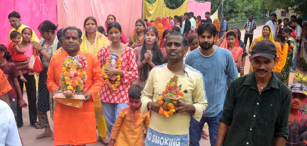 पेपर मिल कॉलोनी स्थित अक्षयवर मल्ल पार्क में गणपति के दरबार में अनुज अर्जुन मिश्रा डांस कंपनी क पेपर मिल कॉलोनी स्थित अक्षयवर मल्ल पार्क में गणपति के दरबार में अनुज अर्जुन मिश्रा डांस कंपनी क
